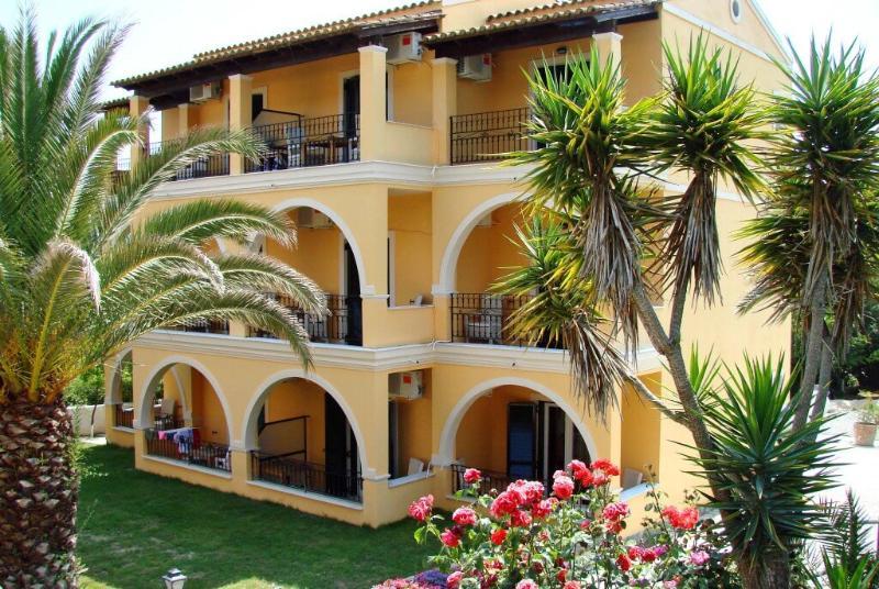 Spiti Nikos Aparthotel Danilia Екстериор снимка